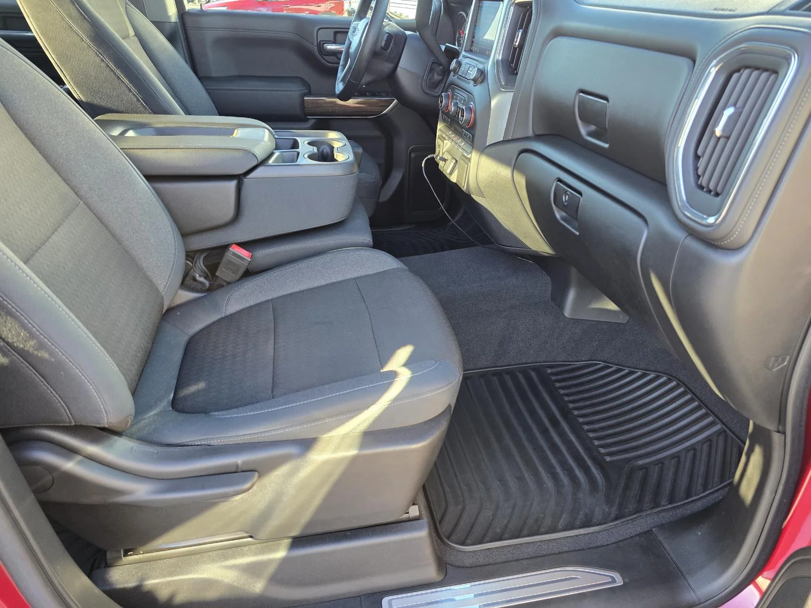 Used 2019 CAJUN RED TINTCOAT Chevrolet RST image 20