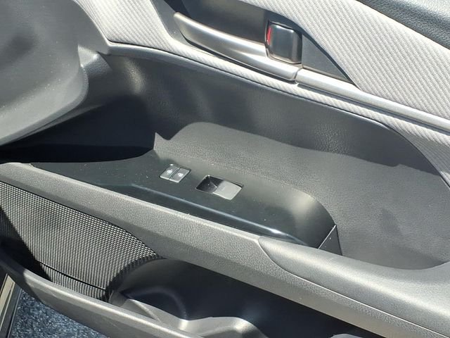 Used 2025  Toyota SE image 12