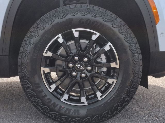New 2026 Polar White Tricoat Chevrolet Z71 image 11