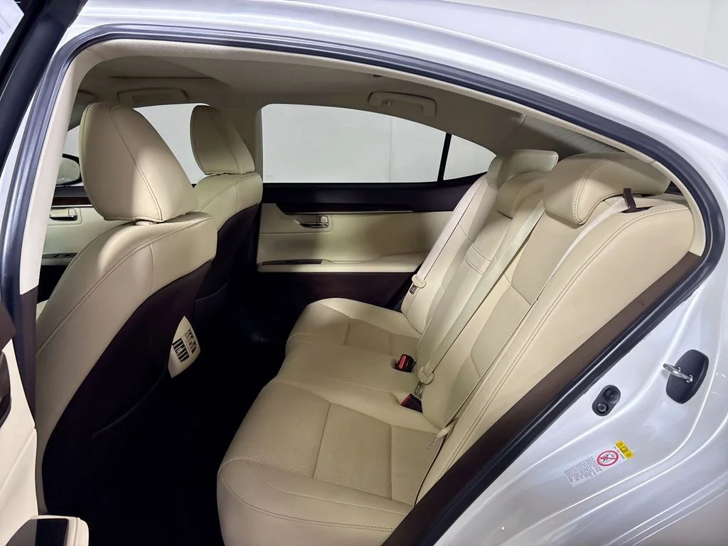 Used 2018 White Pearl Lexus 350 image 20