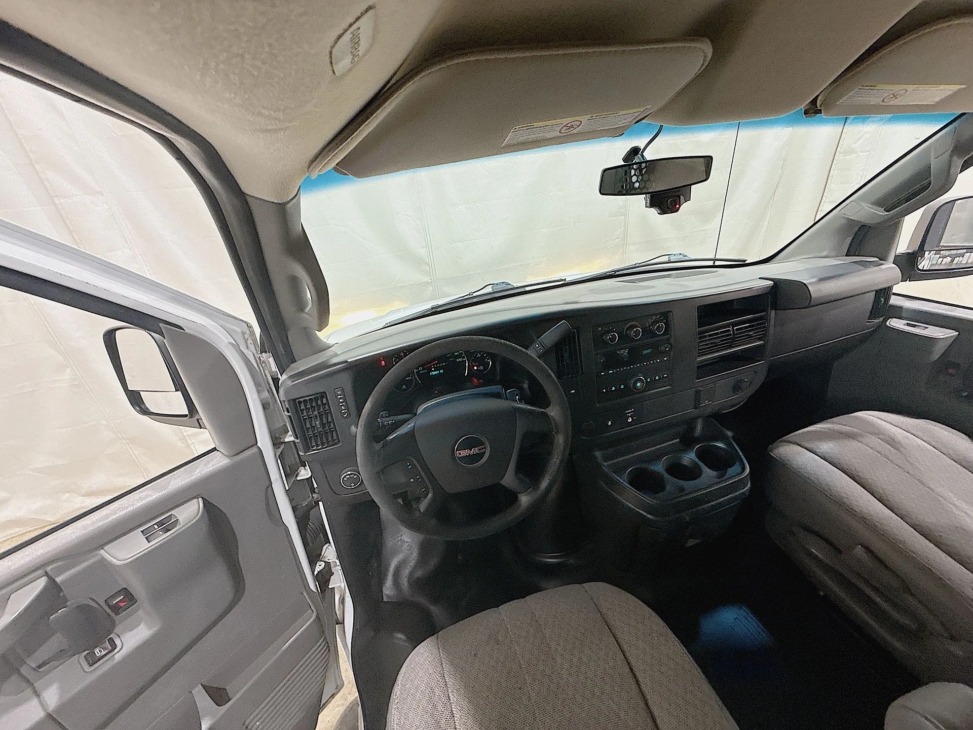 Used 2016 SUMMIT WHITE GMC Work Van image 17