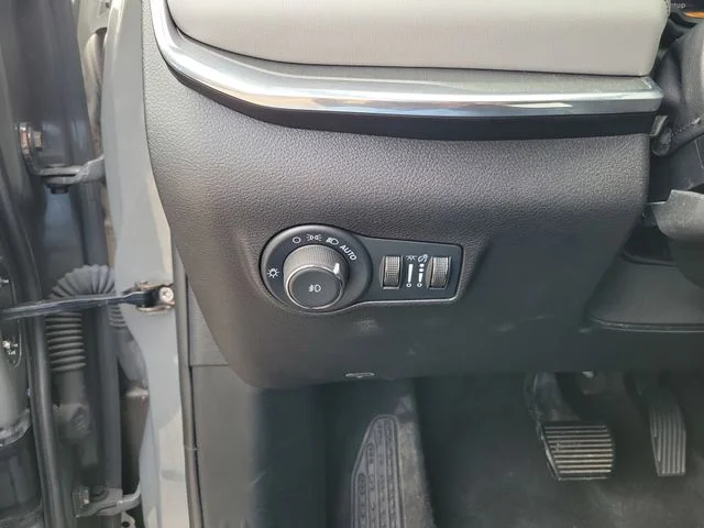 Used 2024 Gray Jeep Limited image 16