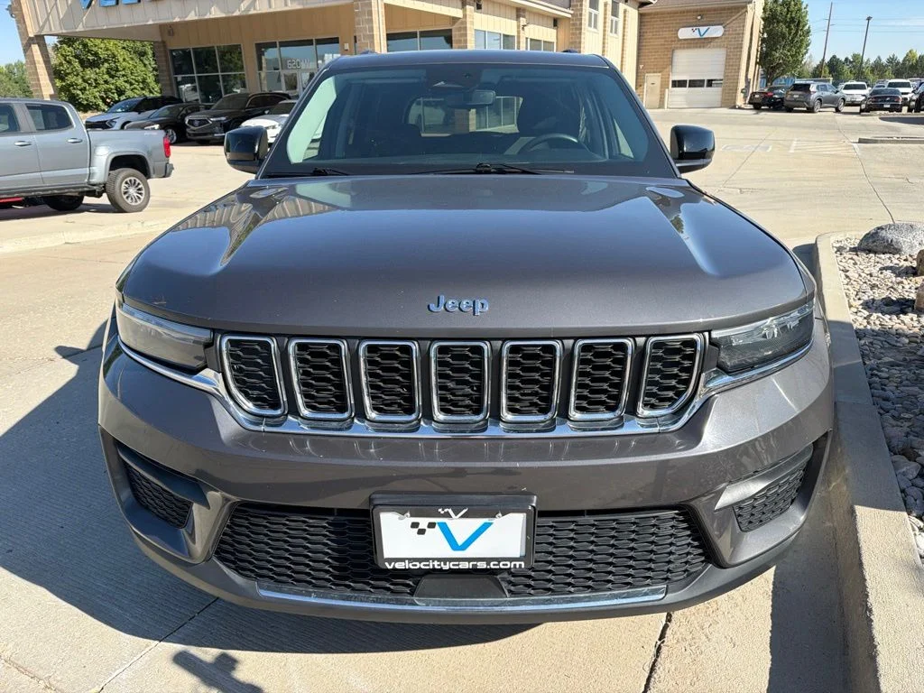 Used 2024 Gray Jeep Laredo image 2
