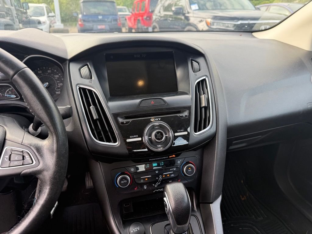 Used 2018 Silver Ford SEL image 10