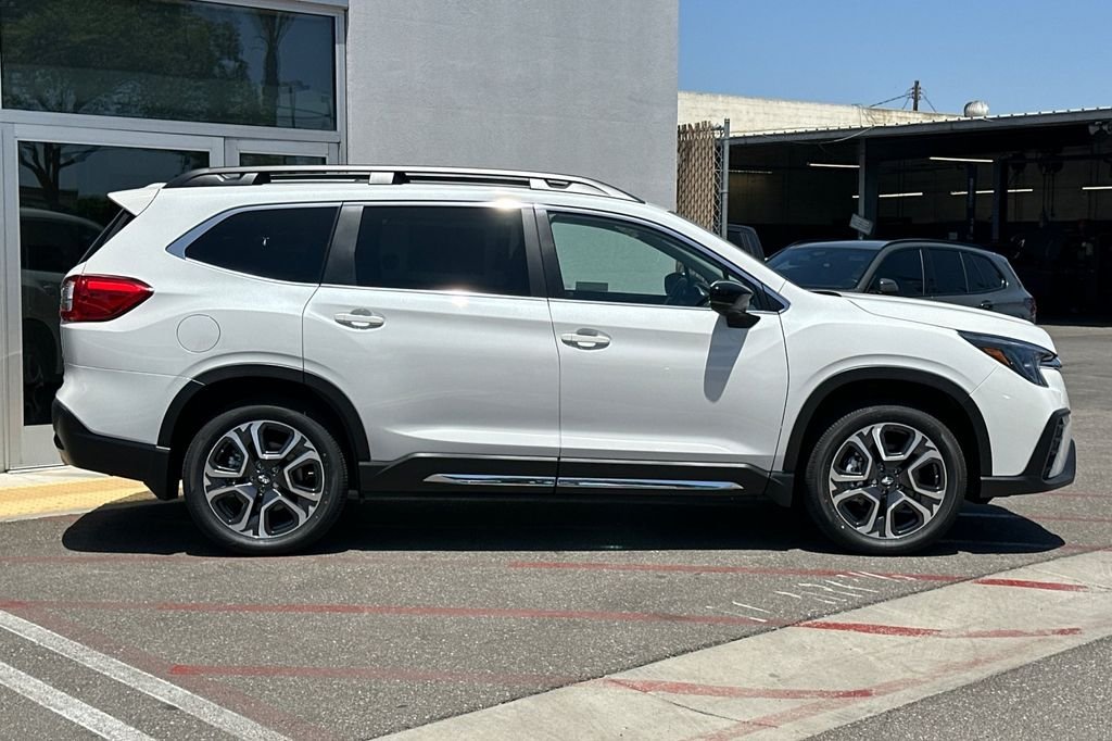 New 2026 CRYSTAL WHITE PEARL Subaru Limited 7-Passenger image 3