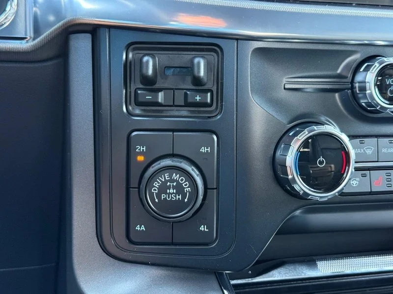 New 2026 Avalanche Ford LARIAT 4WD SuperCrew 5.5