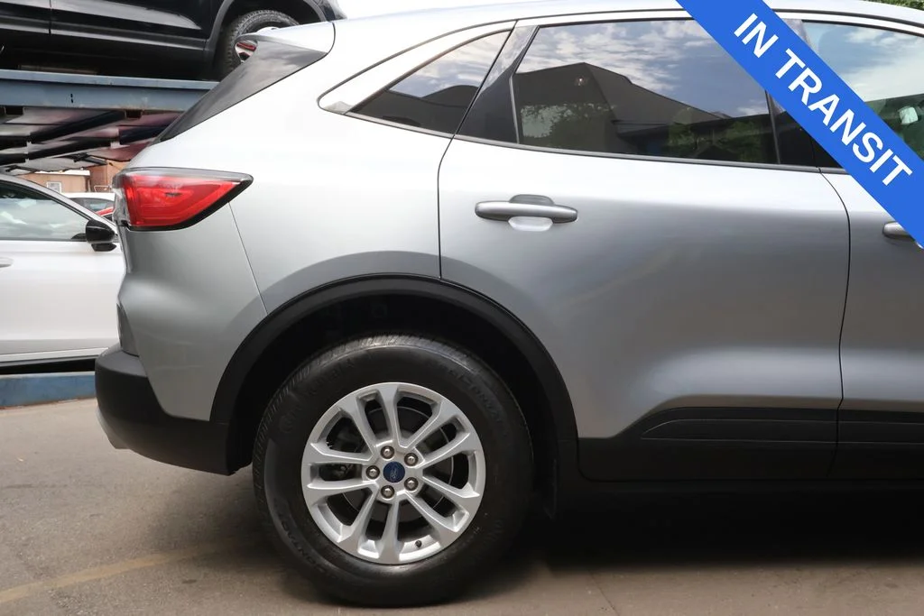Used 2022 Silver Metallic Ford SE image 8