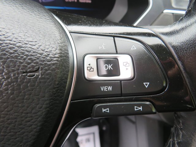 Used 2019 Cardinal Red Metallic Volkswagen SEL Premium image 29