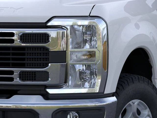 New 2026 Oxford White Ford XLT image 18