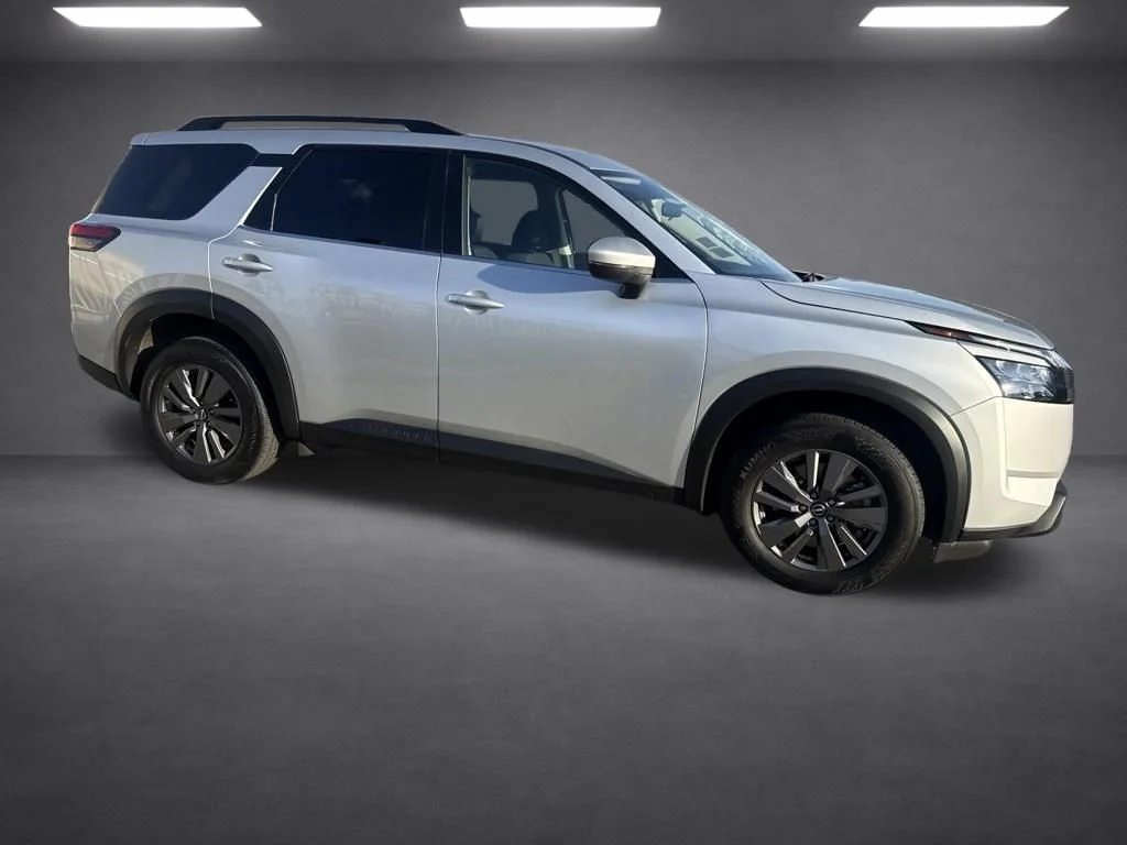 Used 2025 Silver Nissan SV image 16