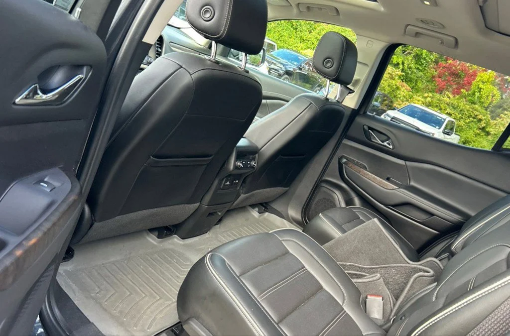 Used 2022 Green GMC Denali image 12