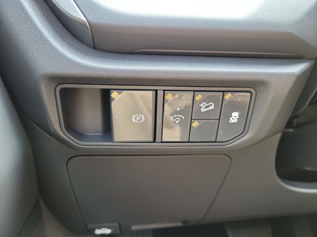 New 2027 Frost Blue / Black Roof Kia X-Line S image 24