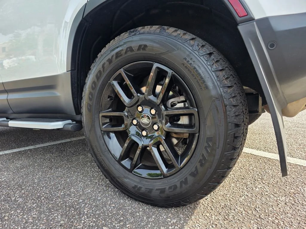 Used 2023  Land Rover S image 34