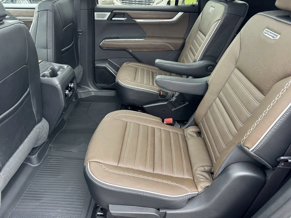 2026 GMC Acadia Denali Ultimate - Photo 14