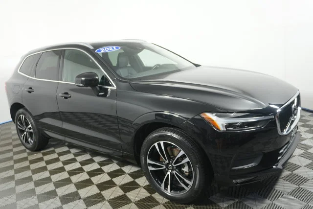 Used 2021 Onyx Black Metallic Volvo T5 Momentum image 1