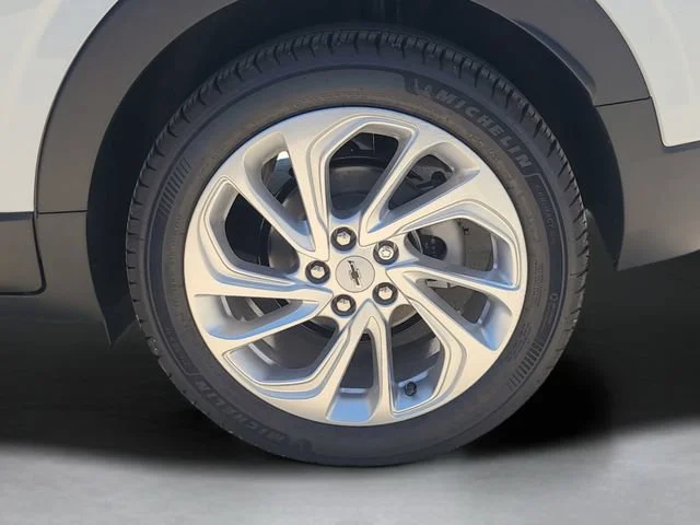 New 2027 Summit White Chevrolet LT image 30