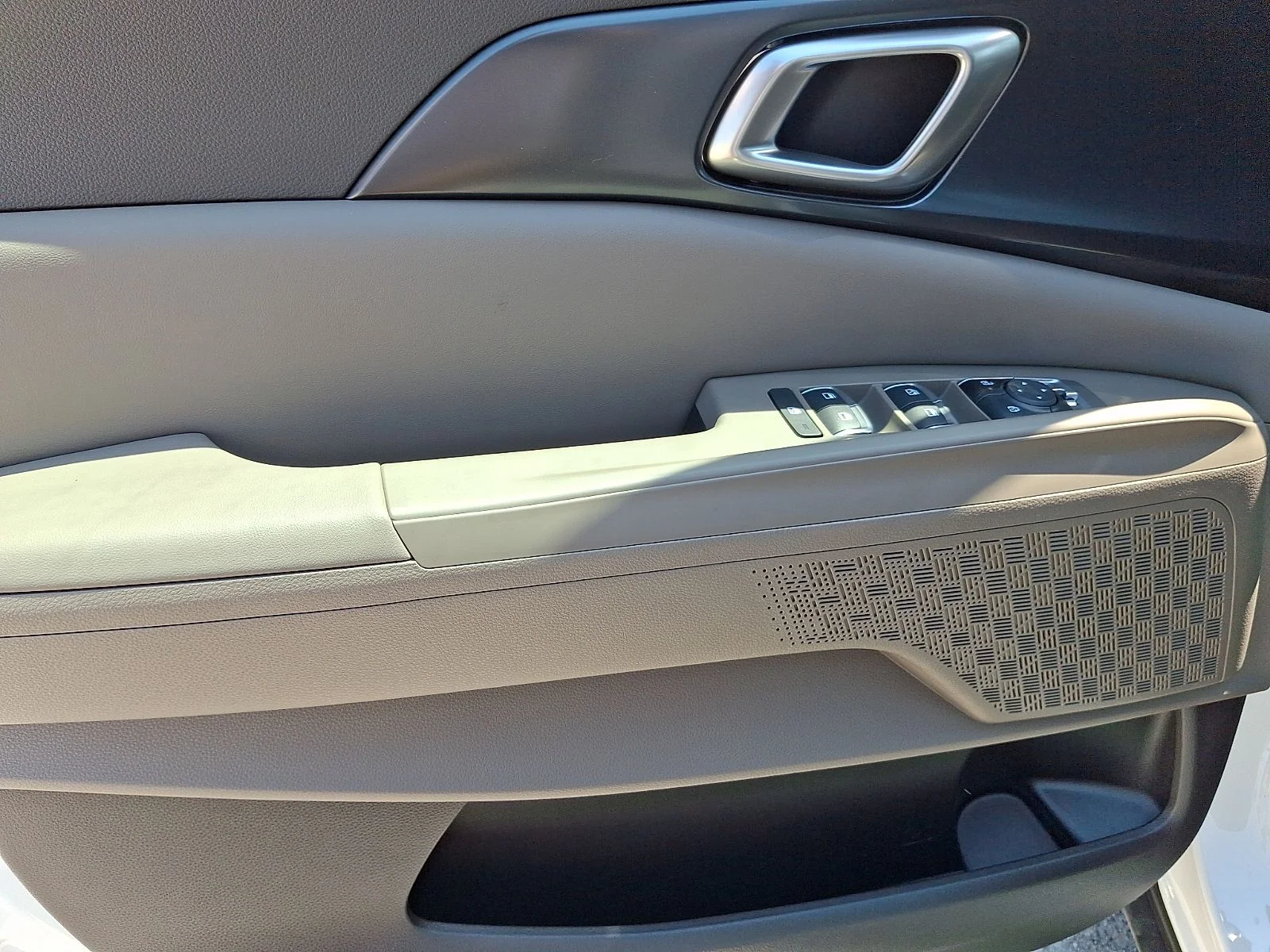 New 2026 White Kia LXS image 12
