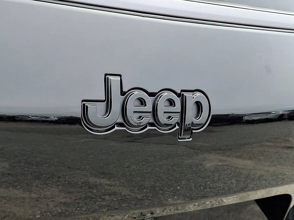 New 2026 Diamond Black Crystal Pearlcoat Jeep 85th Anniversary Edition image 21