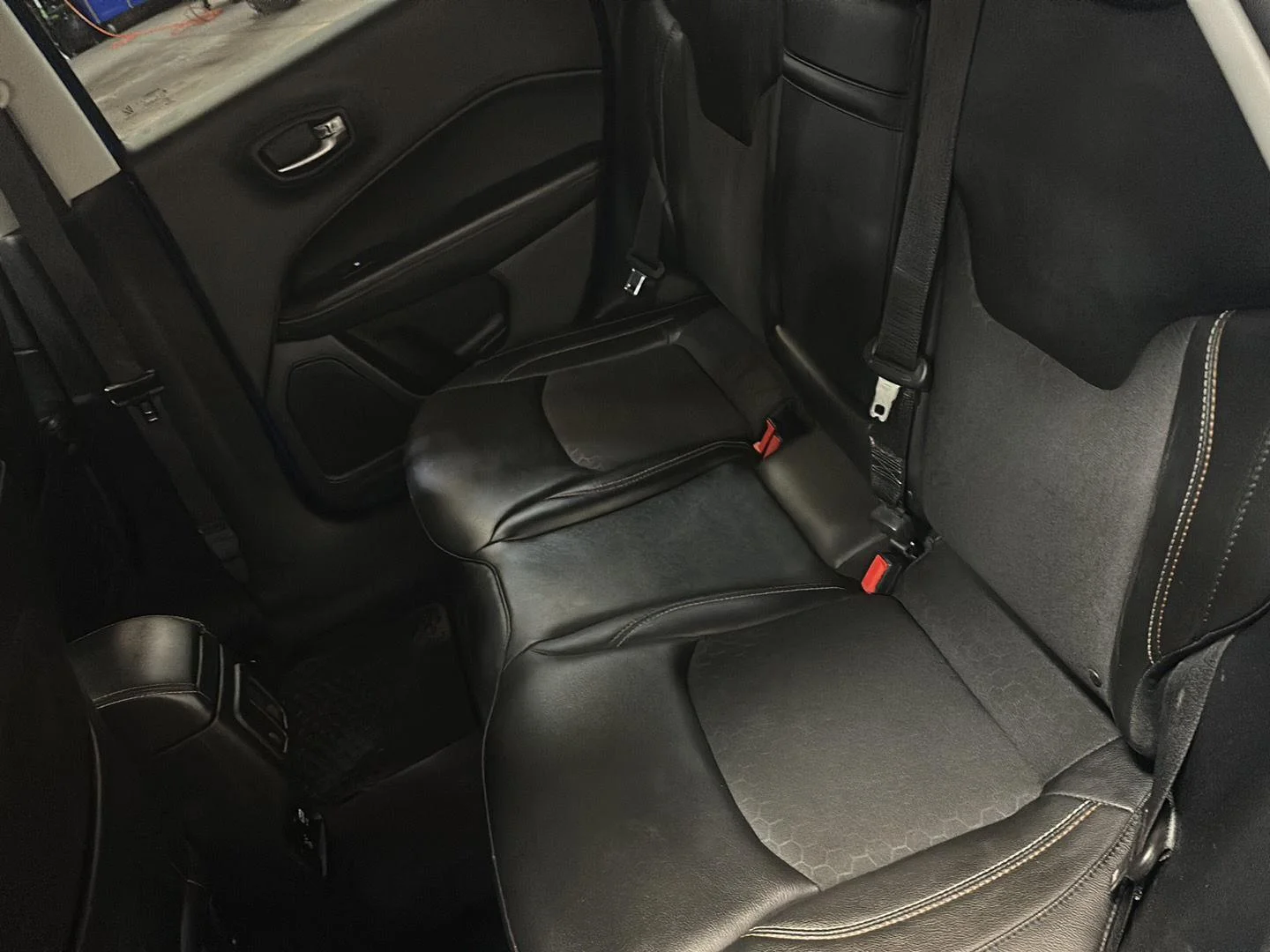 Used 2018 Laser Blue Pearlcoat Jeep Latitude image 30