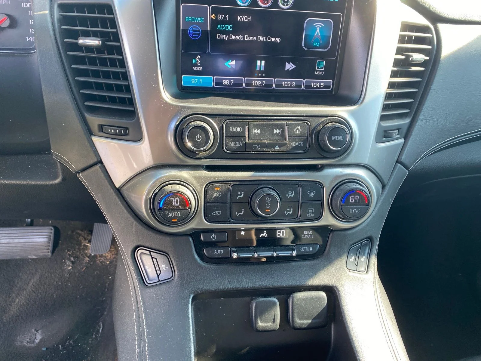 Used 2015 Silver Ice Metallic Chevrolet LT image 5