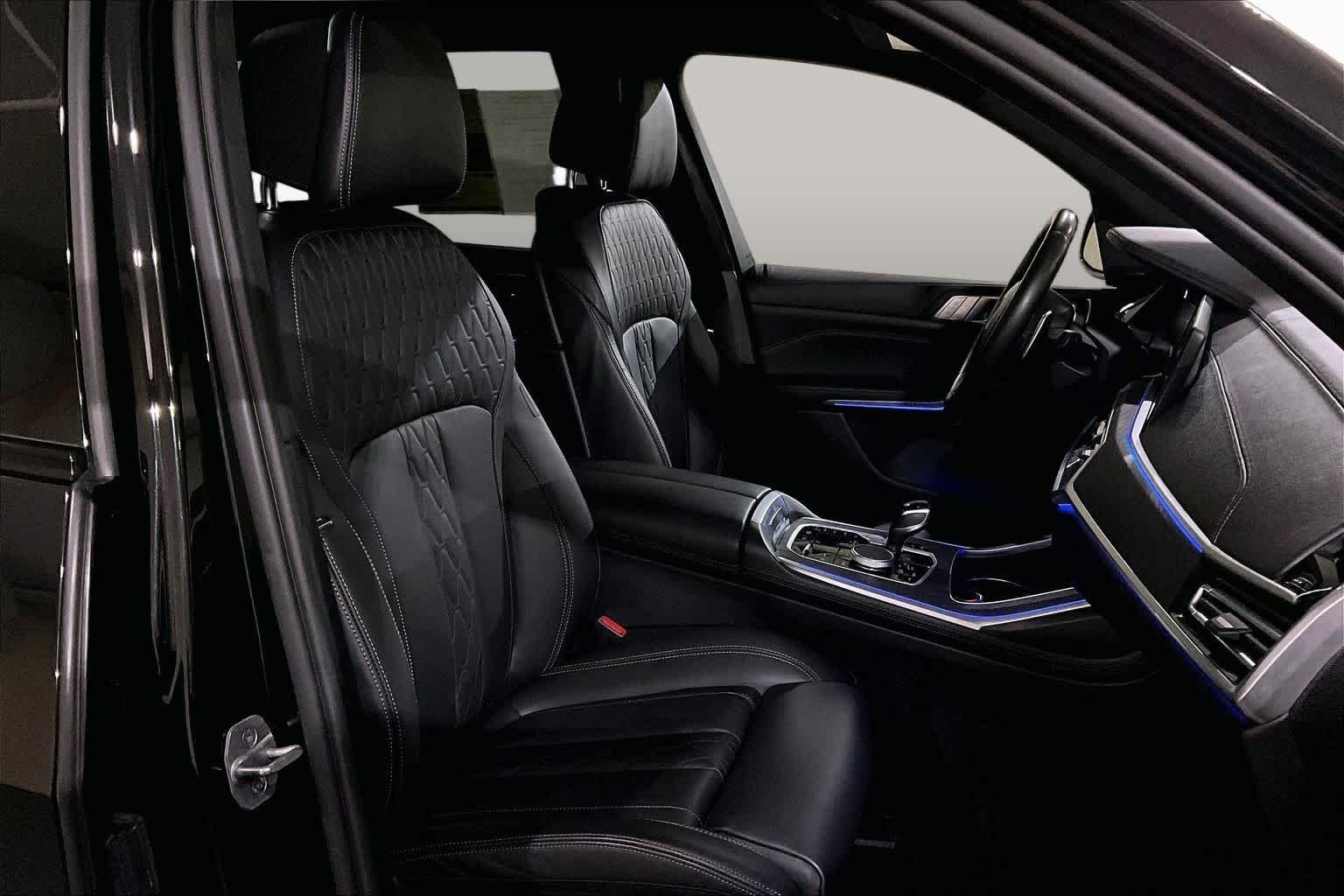 Used 2022 Black Sapphire Metallic BMW M50i image 7