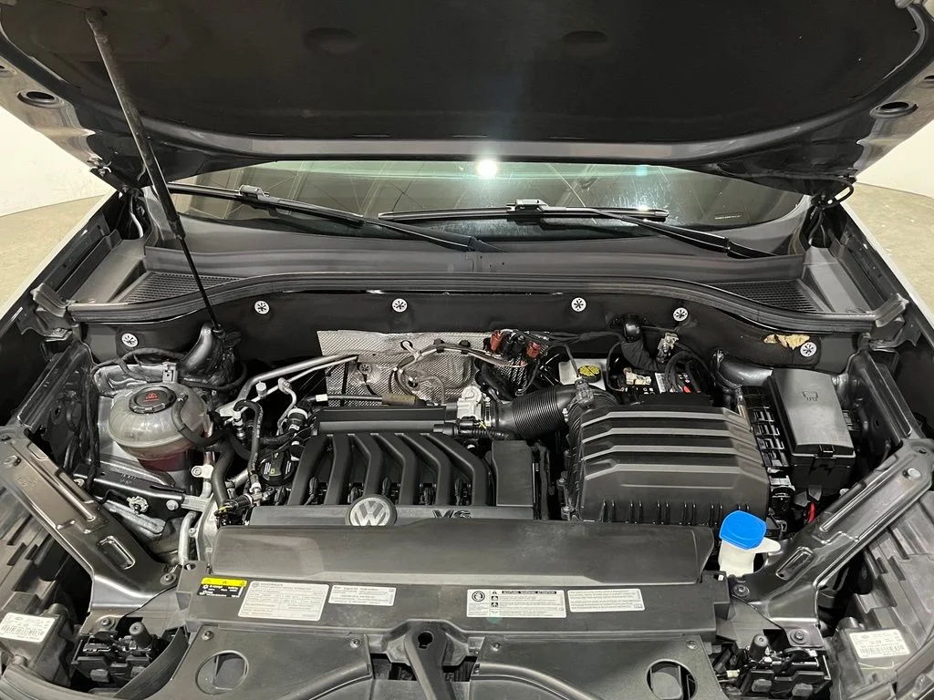 Used 2021 Gray Volkswagen 3.6L V6 SE w/Technology image 6