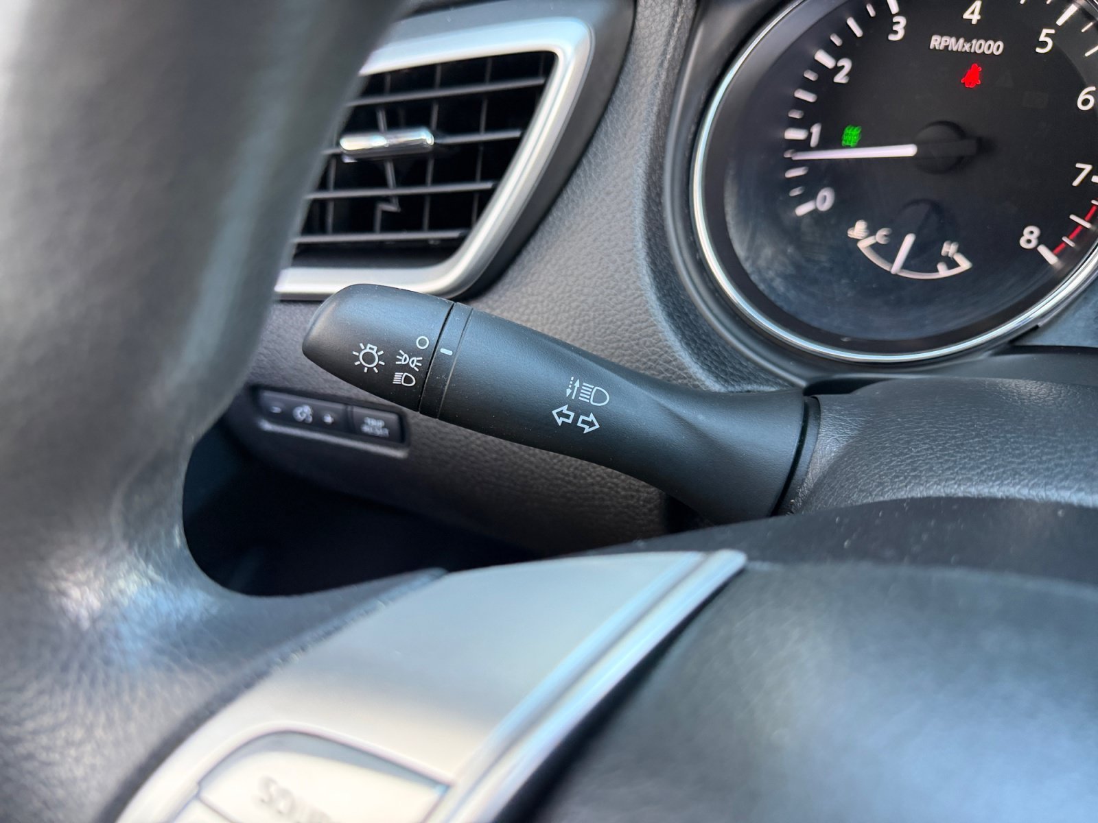 Used 2014 Saharan Sun Nissan S image 13