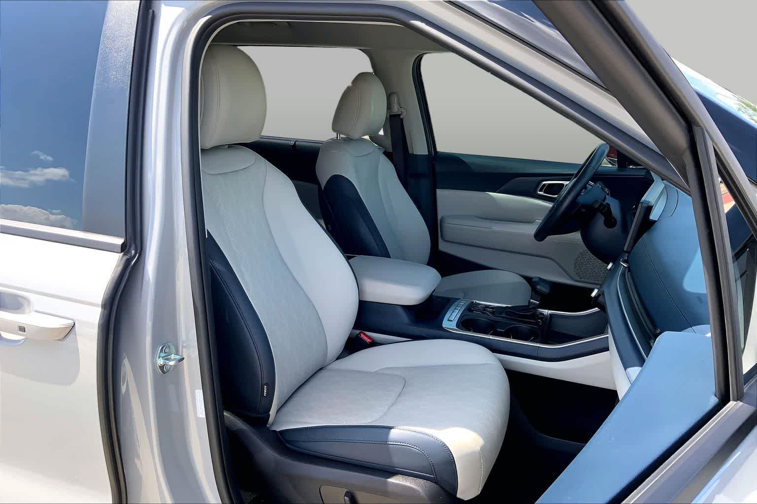 Used 2025 Ceramic Silver Kia EX image 9