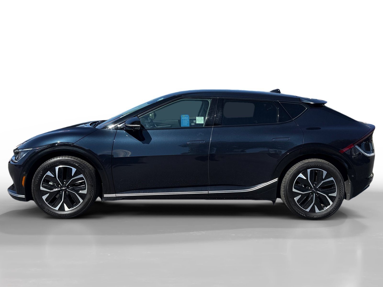 Certified Used 2024 Blue Kia Wind image 2