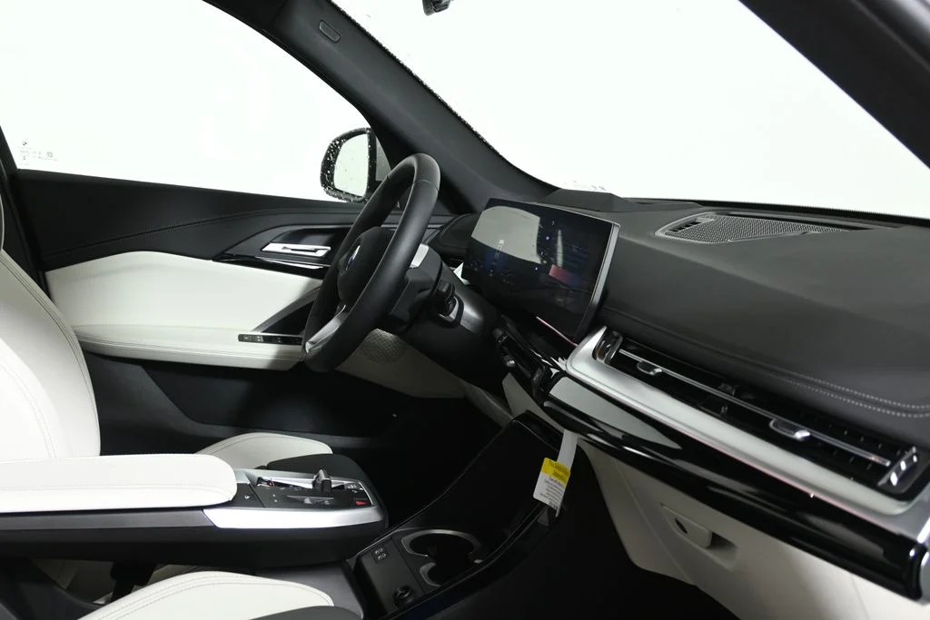 New 2026 White BMW xDrive28i image 33