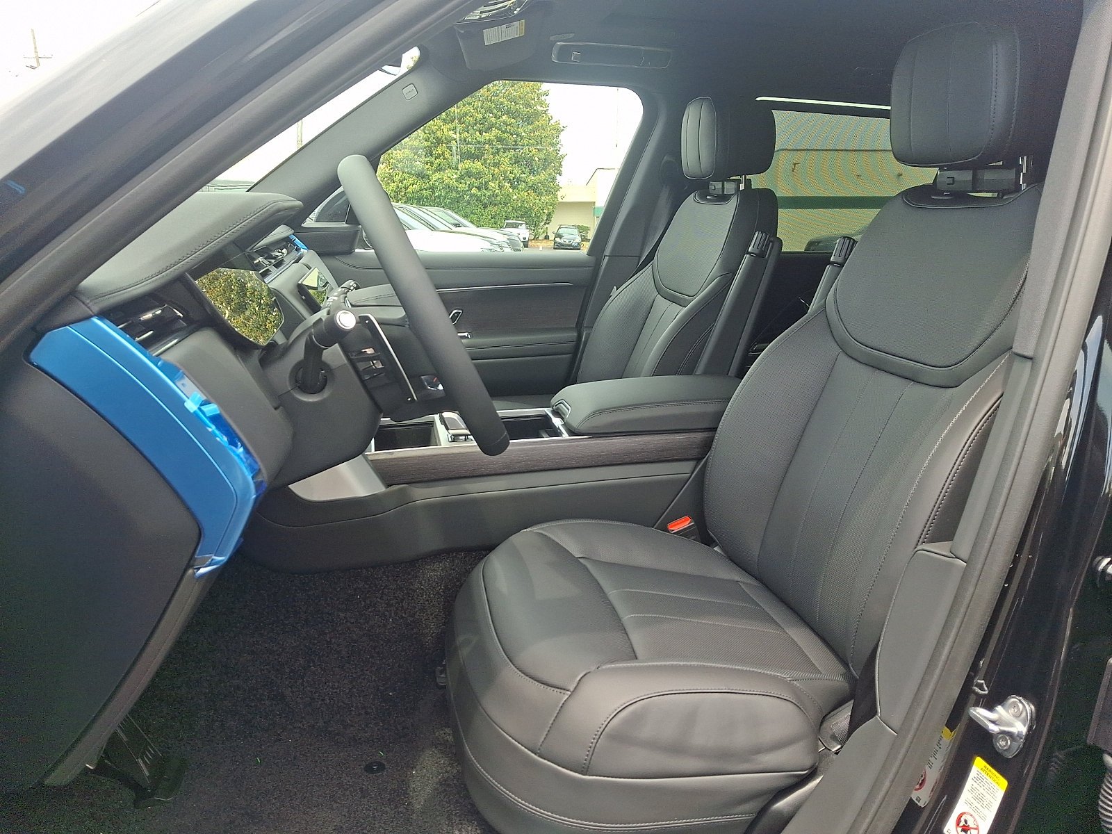 New 2026 Santorini Black Land Rover SE image 9
