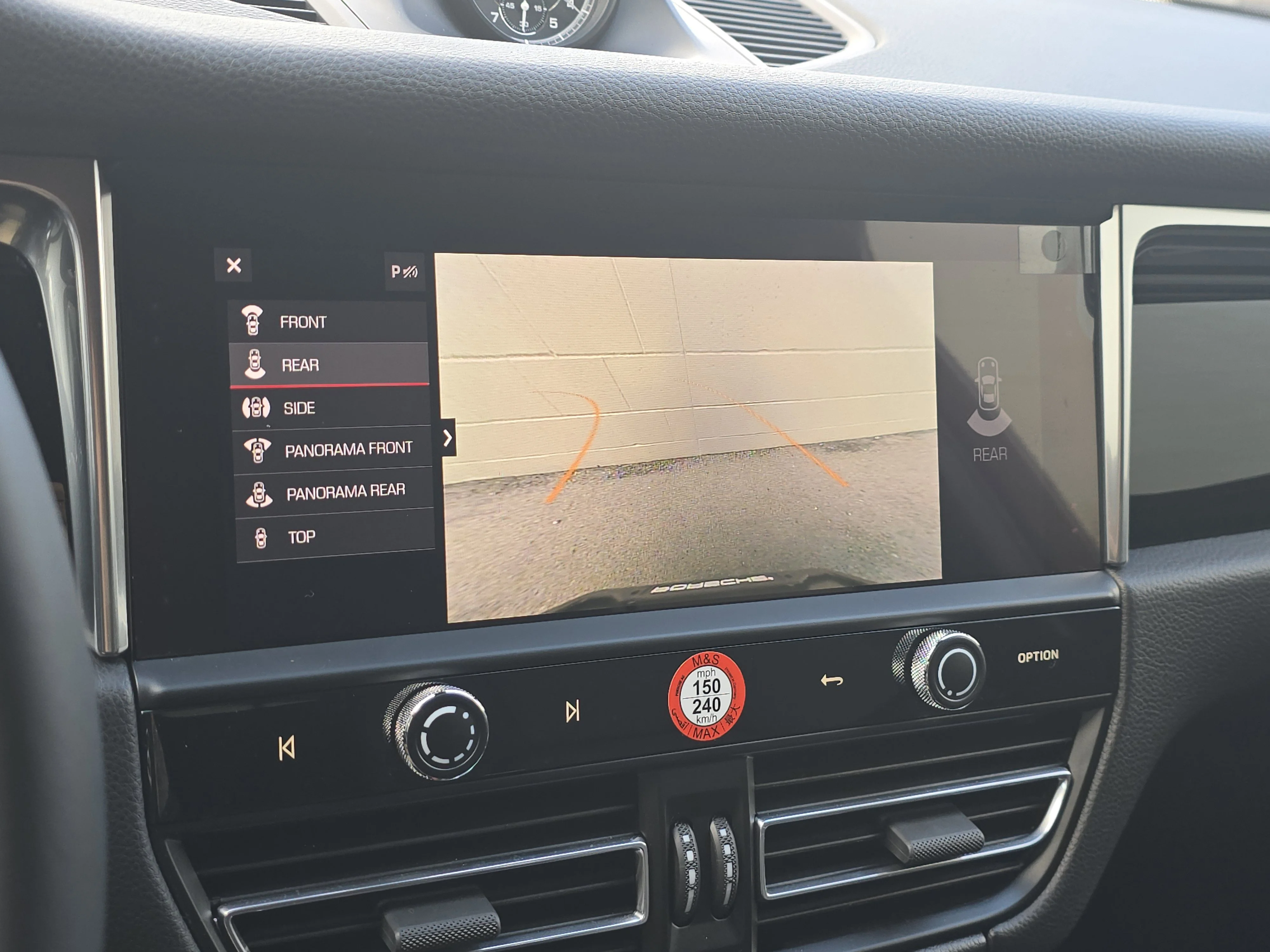 2025 Porsche Macan T - Photo 12