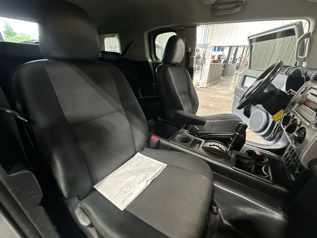Used 2010  Toyota Base image 32