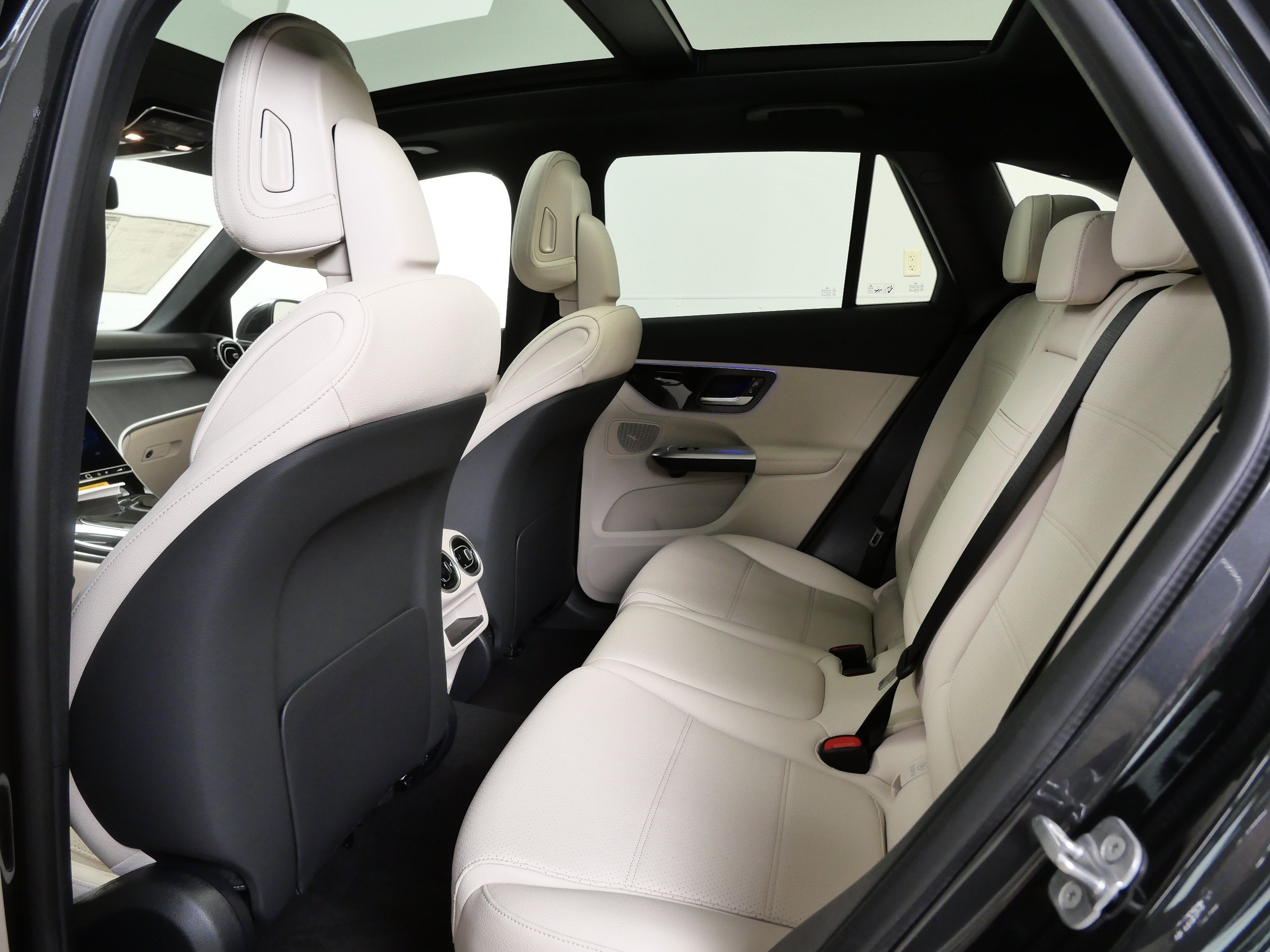 New 2026 Graphite Grey Metallic Mercedes-Benz GLC 300 image 9