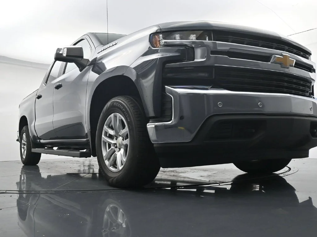 Used 2020 Gray Chevrolet LT image 17