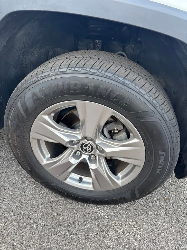 Used 2022 White Toyota XLE image 6