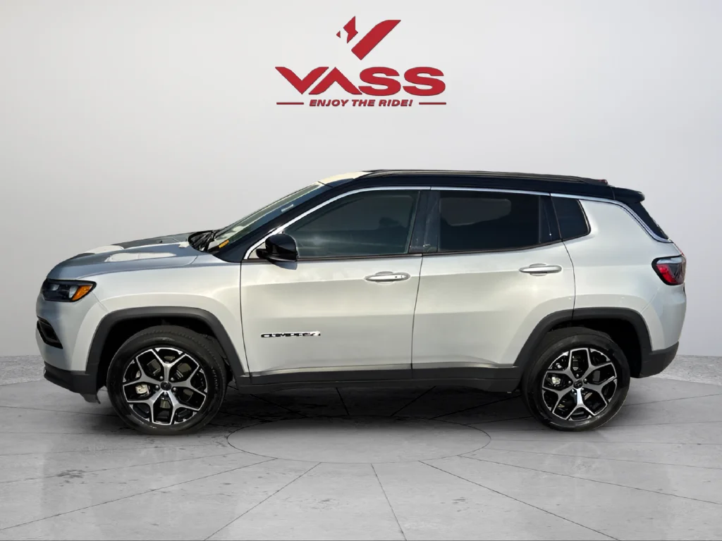 Used 2025 Silver Jeep Limited image 2