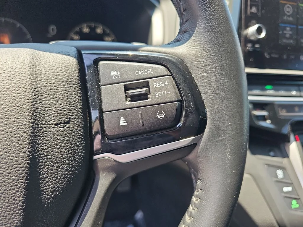 Used 2025  Honda EX-L image 17