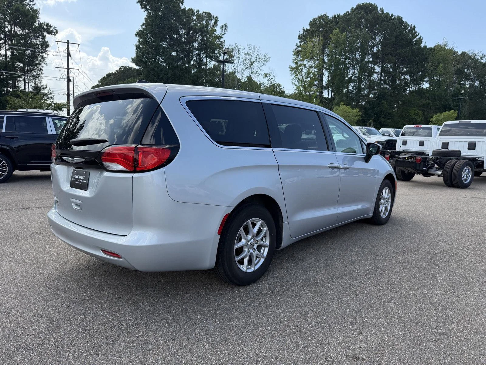 Used 2023 Silver Mist Clearcoat Chrysler LX image 6