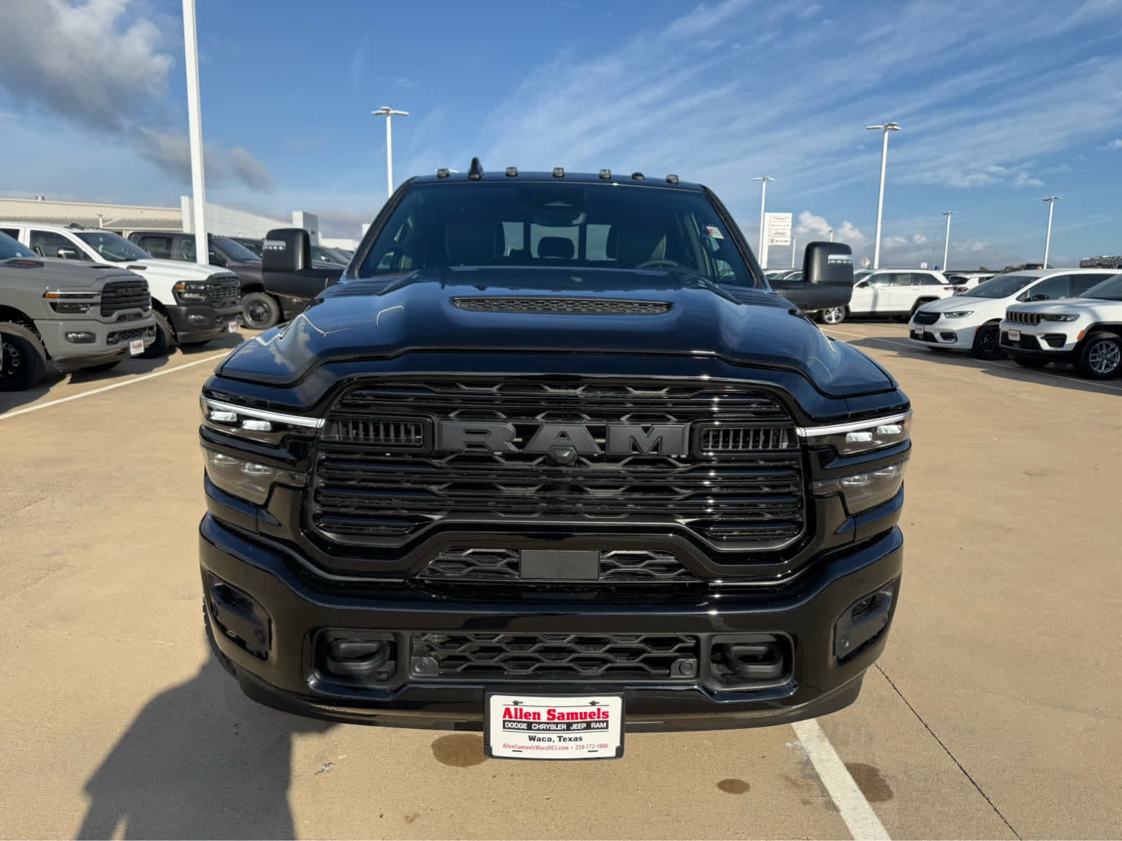 New 2027 Diamond Black Crystal Pearl-Coat Exterior Paint RAM Laramie image 3