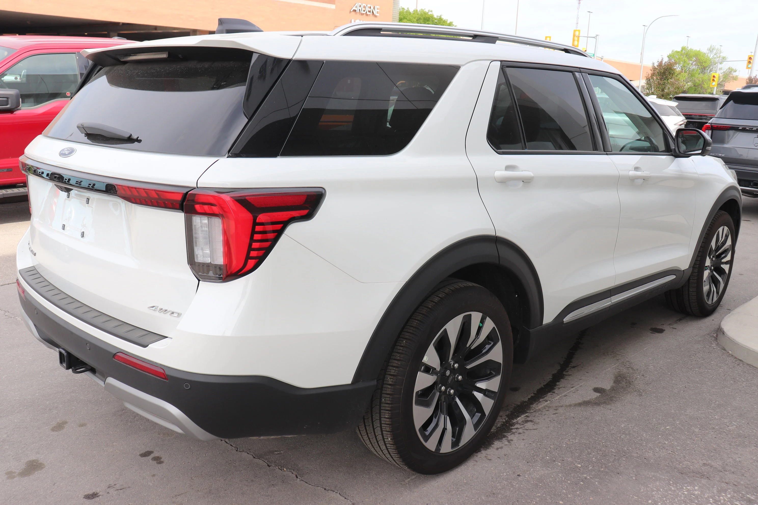 New 2026 STAR WHITE MET TRI-COAT Ford Platinum image 4