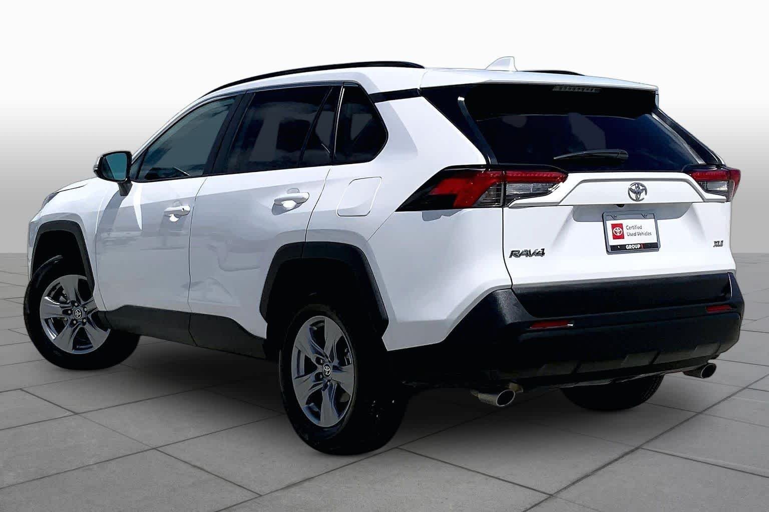 Used 2025 Ice Cap Toyota XLE image 12