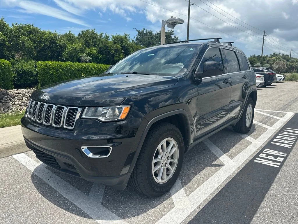 Used 2020 Diamond Black Jeep Laredo E image 1