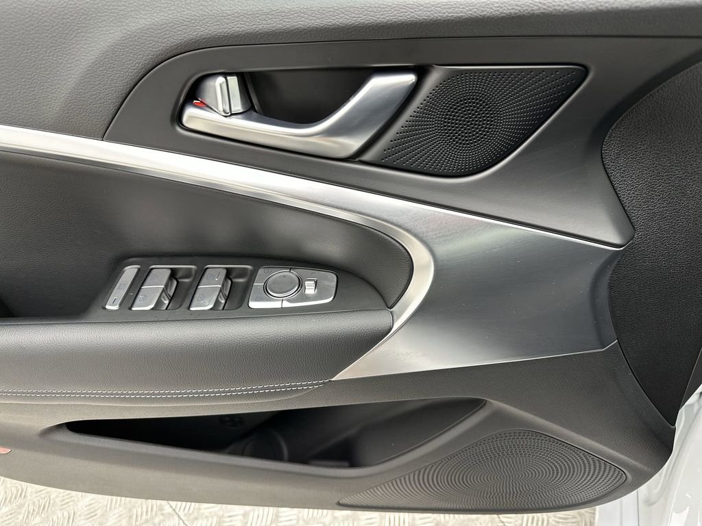 2026 GENESIS G70 Standard - Photo 13