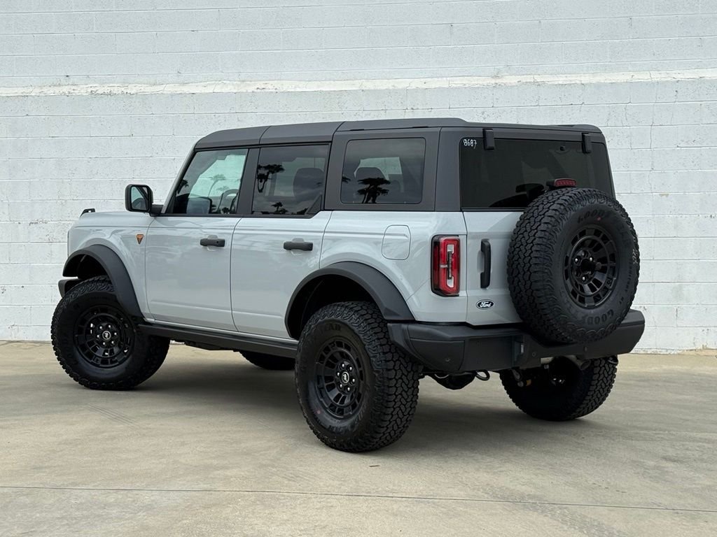New 2026 Avalanche Gray Ford Badlands® image 3