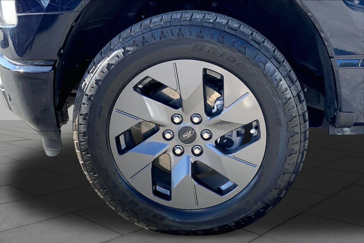 Used 2023 Antimatter Blue Metallic Ford LARIAT image 10
