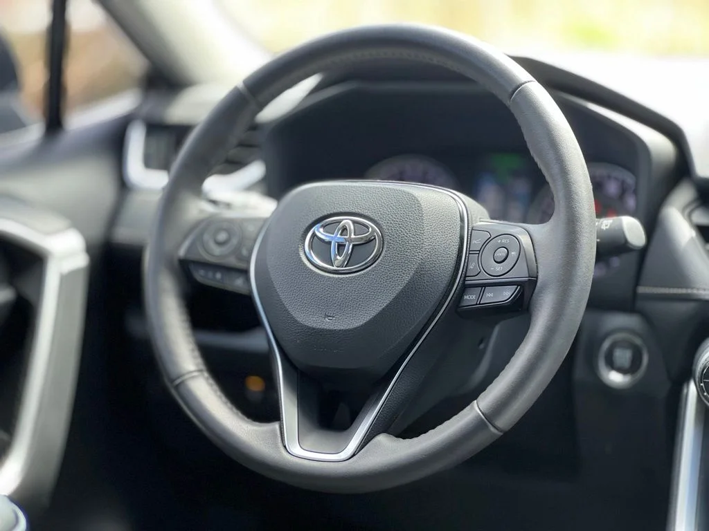 Used 2022 Black Toyota XLE Premium image 27