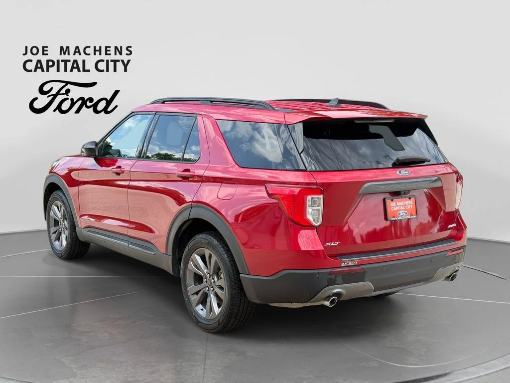 Used 2023 Rapid Red Metallic Tinted Clearcoat Ford XLT image 7