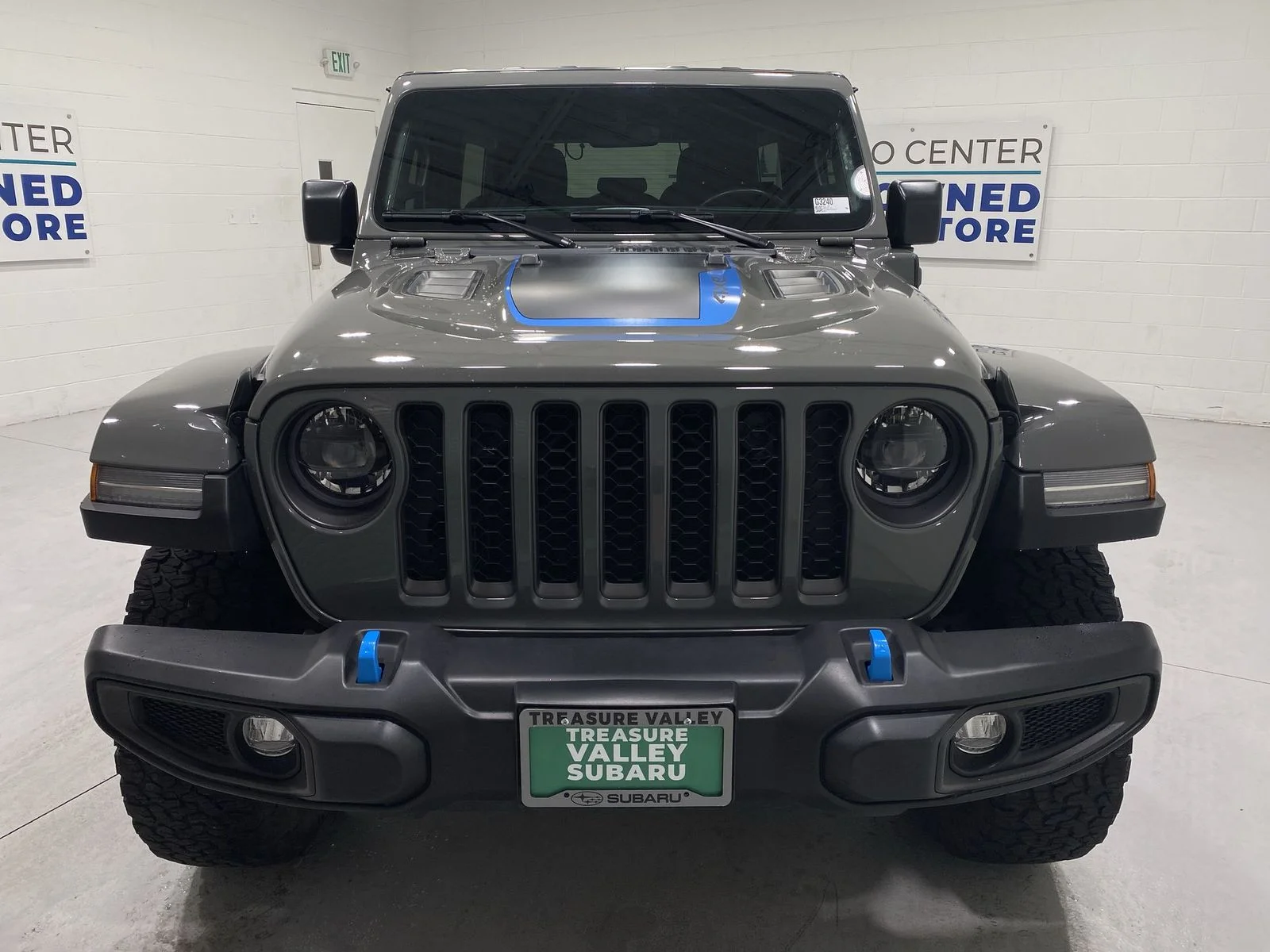 Used 2023 Gray Jeep Rubicon 4xe image 3