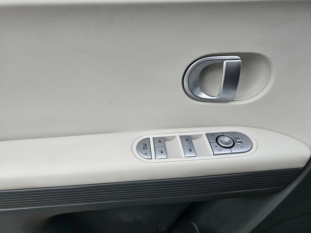 Used 2024 Gray Hyundai SE image 21